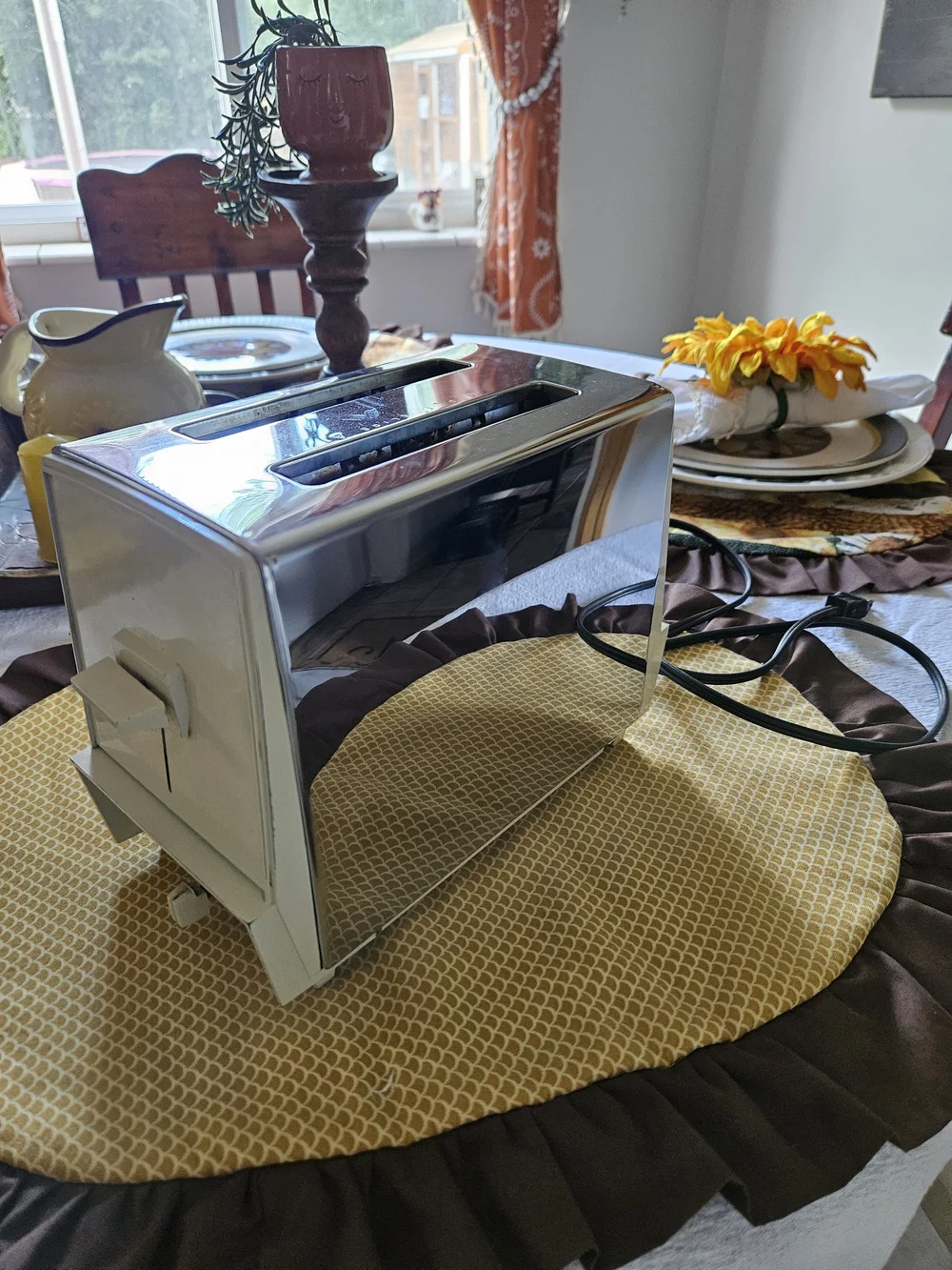 Proctor Silex Toaster Slot Control in Almond And Steel 1973